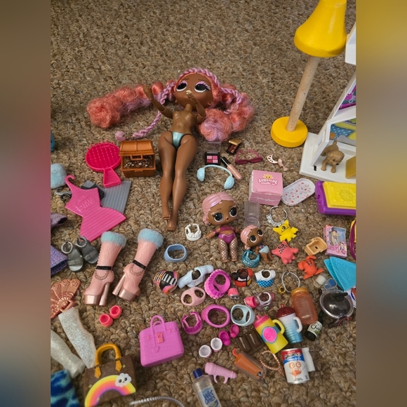 L.O.L Dolls and Accessories Set - Picture 3 of 5